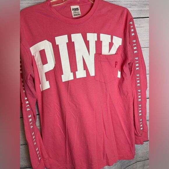 𝅺Women’s VS PINK Long Sleeve Pink Shirt Sleeve Detail Size XS Oversized Pocket - Picture 1 of 5